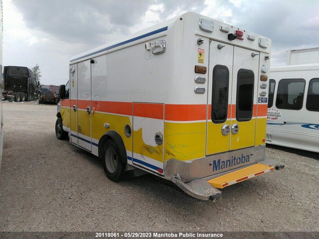 Chevrolet G3500 Express Cutaway  2019 1GB3GSCG0K1325813 Image 4