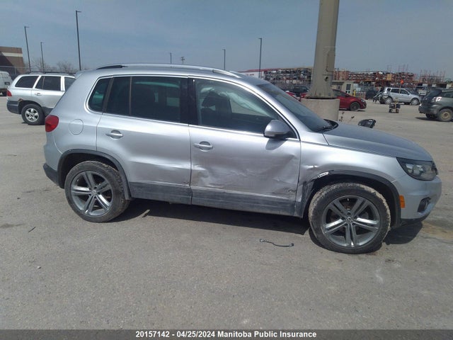 WVGLV7AX6HK032367 Volkswagen Tiguan 2.0 Tsi