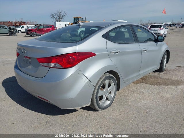 HYUNDAI ELANTRA GLS - 4