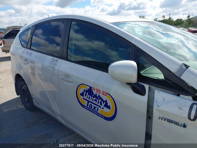صورة 13 لـ 2013 Toyota PRIUS V