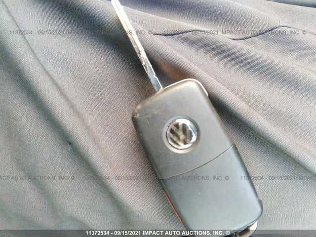 1VWAA7A36JC034704 Volkswagen Passat S/r-line