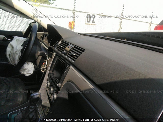 1VWAA7A36JC034704 Volkswagen Passat S/r-line