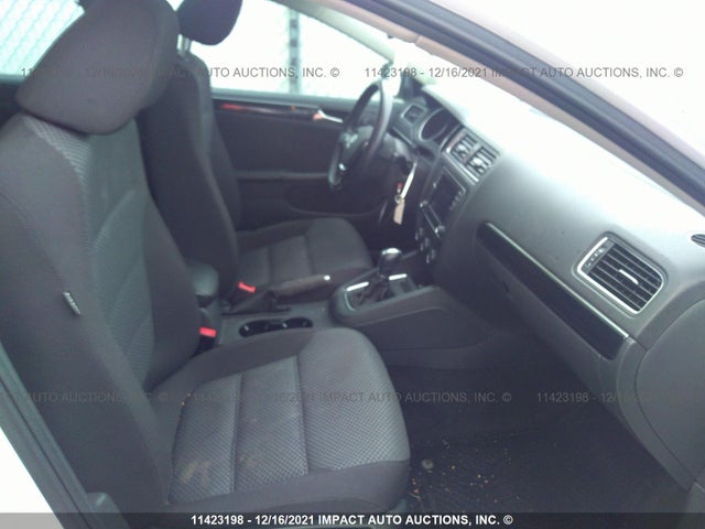 3VWD07AJXGM409340 Volkswagen Jetta Comfortline