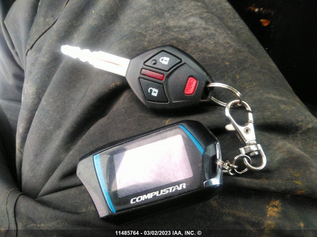 JA4AZ2A36FZ600373 Mitsubishi Outlander Es