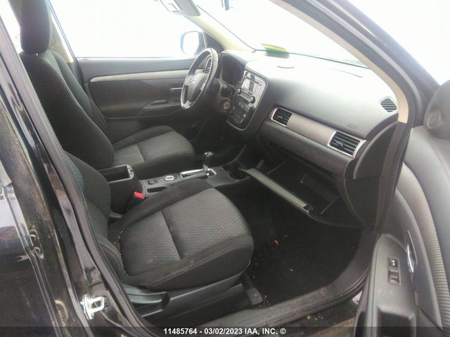 JA4AZ2A36FZ600373 Mitsubishi Outlander Es