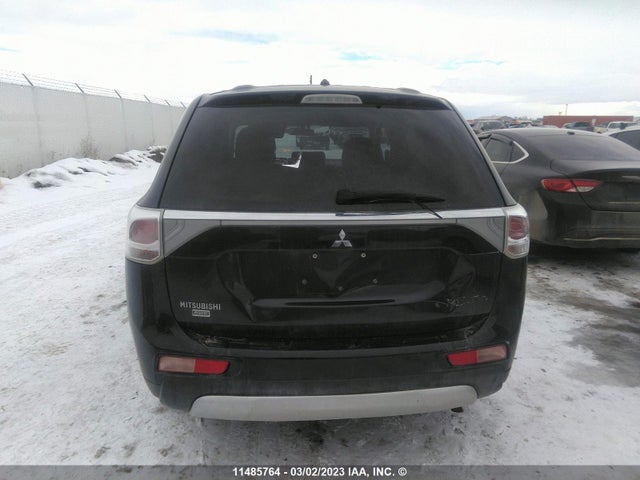 JA4AZ2A36FZ600373 Mitsubishi Outlander Es