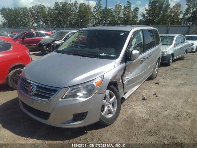 Volkswagen Routan 2011 2V4RW5DGXBR766634 Image 2