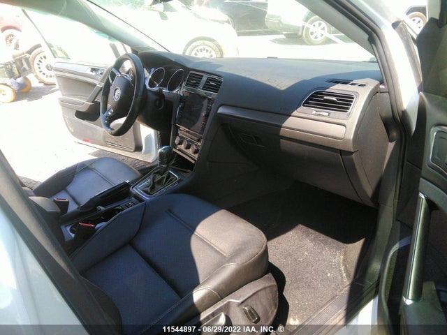 3VWG17AU6JM256533 Volkswagen Golf Comfortline