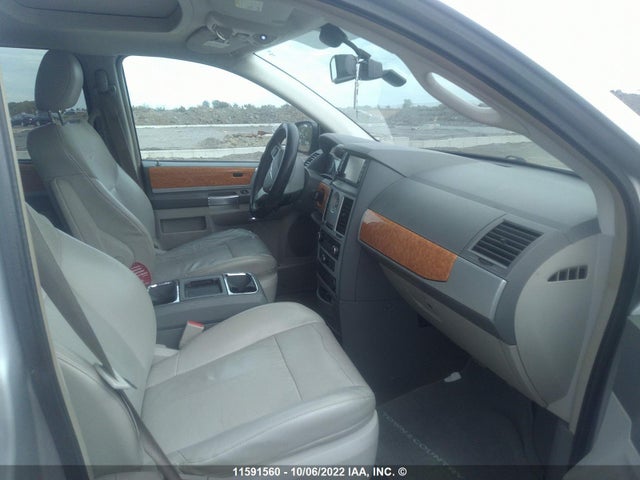 2A8HR64X59R703303 Chrysler Town & Country Limited