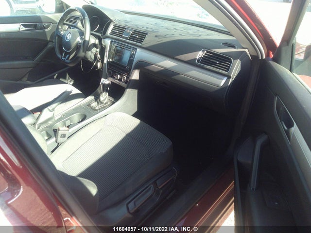 1VWAA7A33JC025992 Volkswagen Passat S/r-line