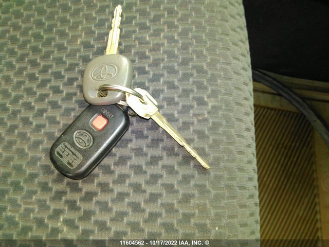 Toyota Matrix 2007 2T1KR32E07C678806 Image 3
