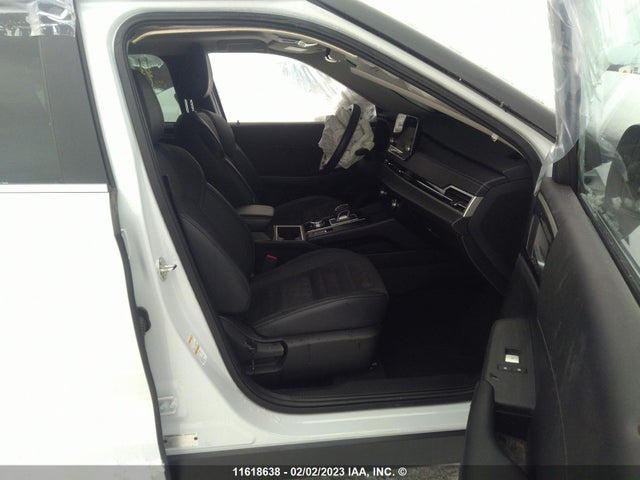 JA4J4UA80NZ614113 Mitsubishi Outlander Se/black Edition