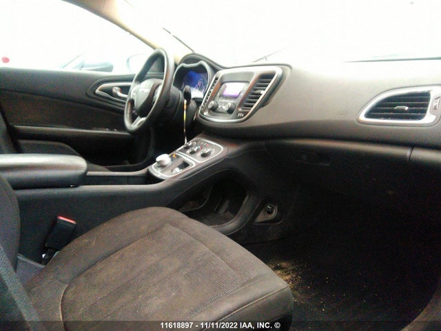 1C3CCCFBXGN130996 Chrysler 200 LX