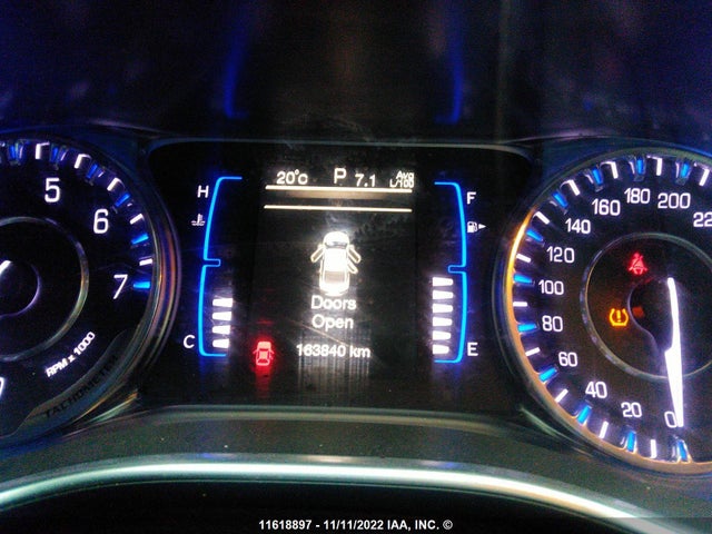 1C3CCCFBXGN130996 Chrysler 200 LX