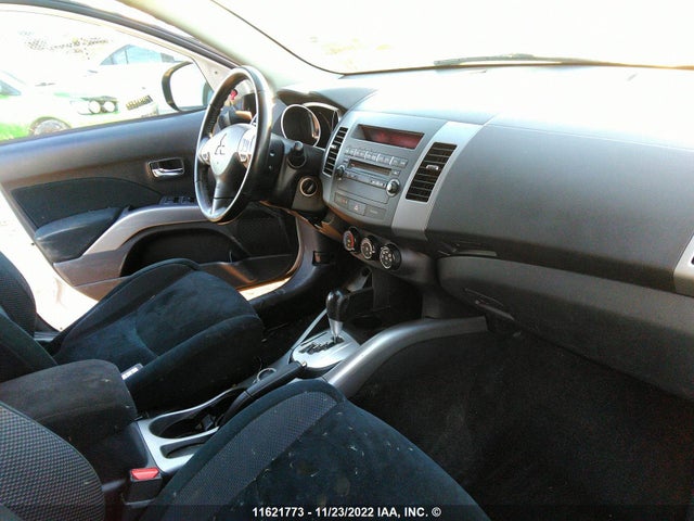 JA4JT3AX0CU606978 Mitsubishi Outlander Se