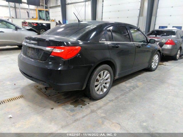 1C3CCBAB3EN229741 Chrysler 200 LX