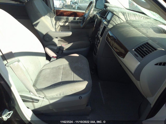 2A4RR5DXXAR256973 Chrysler Town & Country