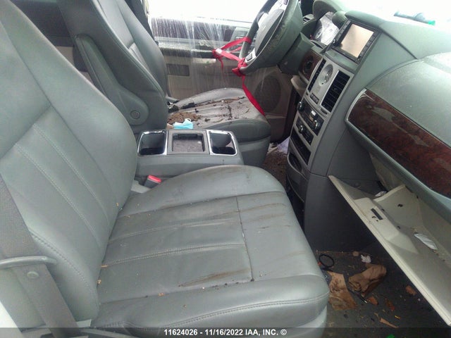 2A4RR5DX2AR184098 Chrysler Town & Country Touring