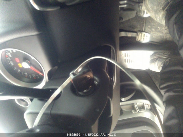 TRUWT28N011002913 Audi TT QUATTRO
