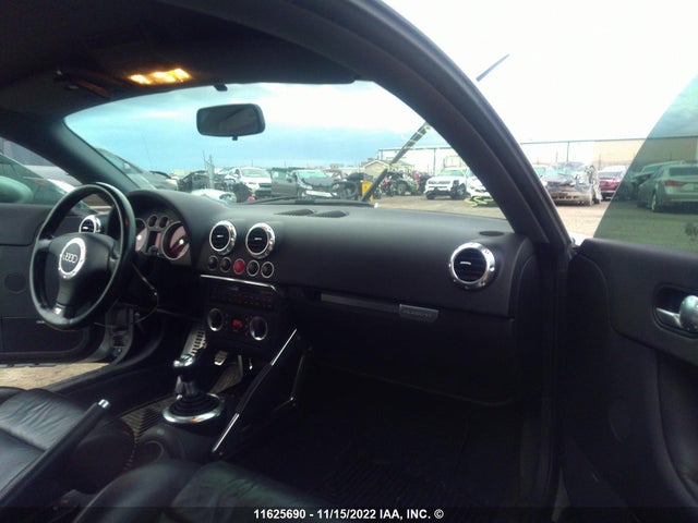 TRUWT28N011002913 Audi TT QUATTRO