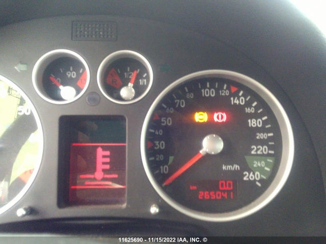 TRUWT28N011002913 Audi TT QUATTRO