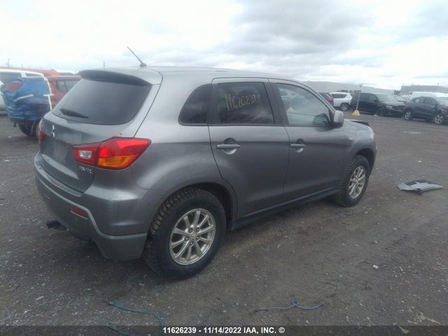 JA4AH3AU8CZ601084 Mitsubishi RVR SE