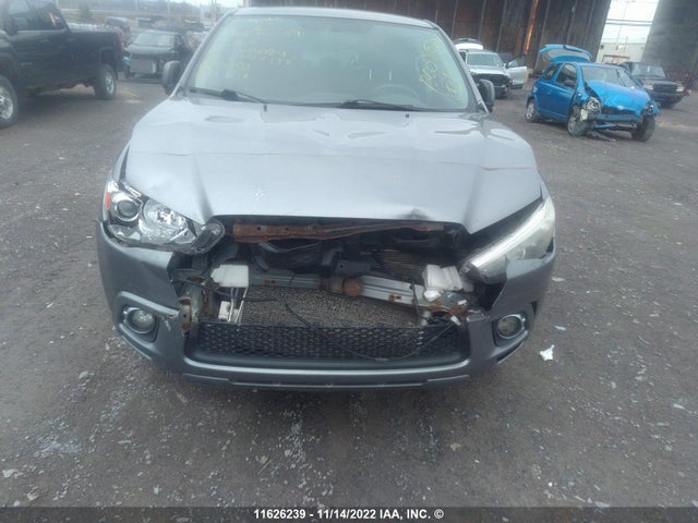 JA4AH3AU8CZ601084 Mitsubishi RVR SE