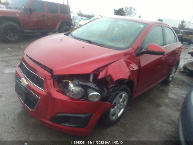Chevrolet Sonic 2015 1G1JC5SH8F4117184 Image 2