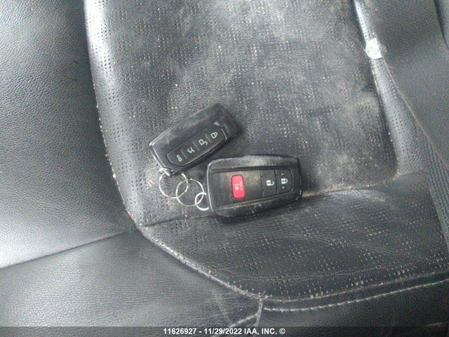 Toyota C-HR 2019 JTNKHMBX2K1036073 Image 3