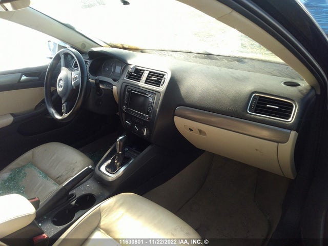 3VWL07AJ1EM441599 Volkswagen JETTA SEL