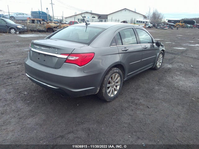 1C3CCBBGXCN239724 Chrysler 200 Touring