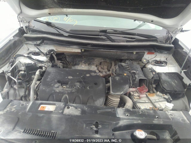 JA4AZ2A30JZ601155 Mitsubishi Outlander Es