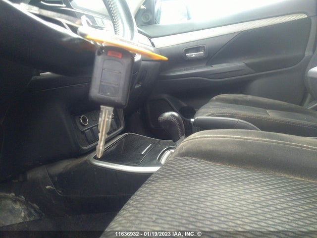 JA4AZ2A30JZ601155 Mitsubishi Outlander Es