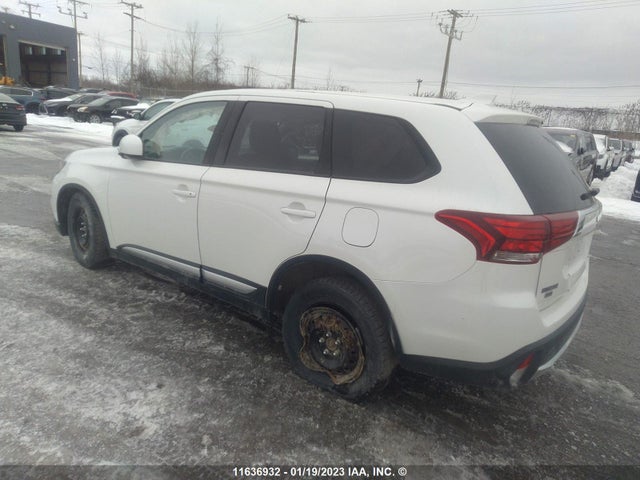 JA4AZ2A30JZ601155 Mitsubishi Outlander Es