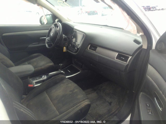 JA4AZ2A30JZ601155 Mitsubishi Outlander Es