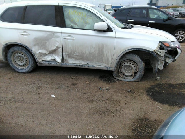JA4AZ2A30JZ601155 Mitsubishi Outlander Es