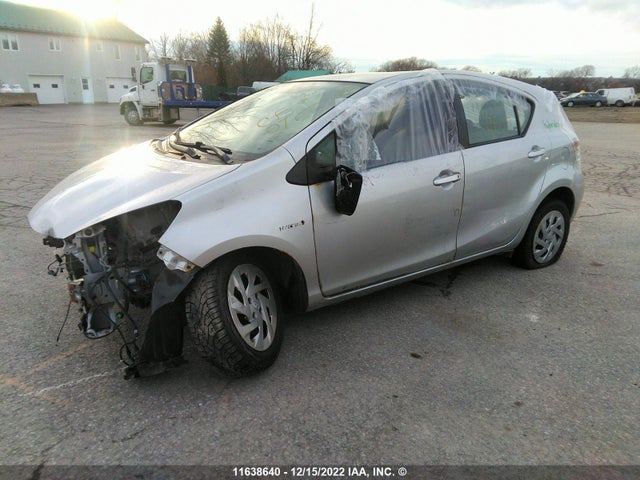 Toyota PRIUS C 2016 JTDKDTB30G1127437 Image 2
