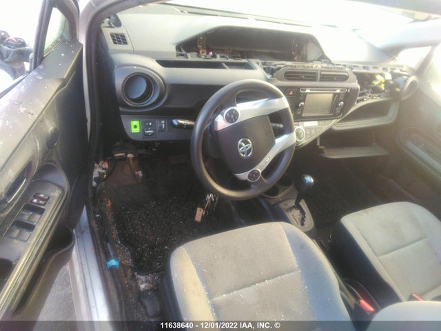 Toyota PRIUS C 2016 JTDKDTB30G1127437 Image 6