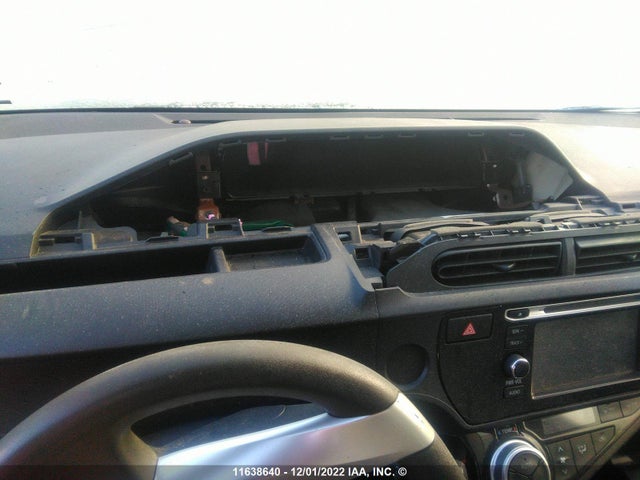 Toyota PRIUS C 2016 JTDKDTB30G1127437 Image 8