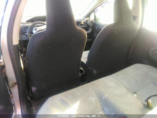 Toyota PRIUS C 2016 JTDKDTB30G1127437 Image 9