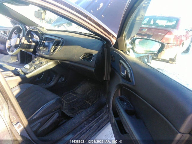 1C3CCCBG6FN674251 Chrysler 200 S