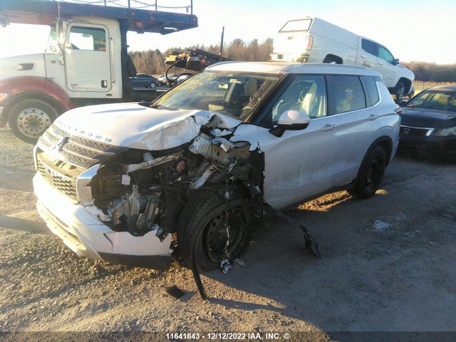 JA4J4UA81NZ609549 Mitsubishi Outlander Se/black Edition