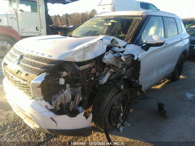 JA4J4UA81NZ609549 Mitsubishi Outlander Se/black Edition