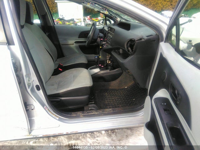 Toyota PRIUS C 2013 JTDKDTB32D1042224 Image 6