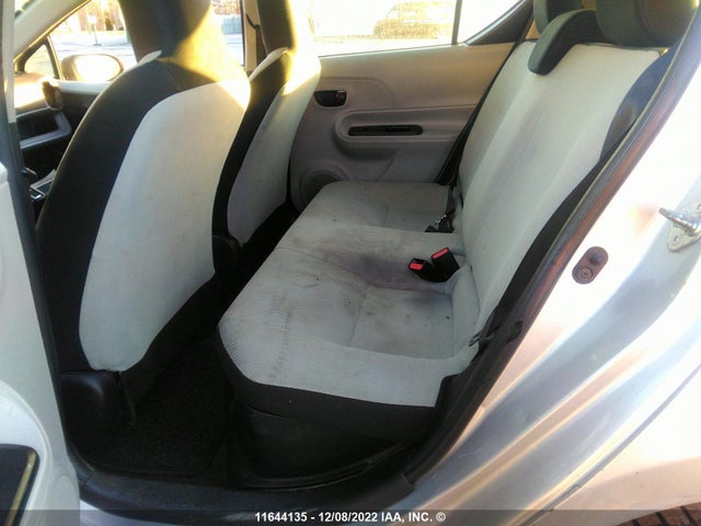 Toyota PRIUS C 2013 JTDKDTB32D1042224 Image 9