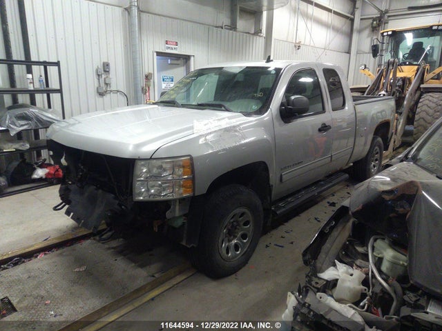 Chevrolet SILVERADO 1500 2010 1GCSKREA6AZ172913 Image 2