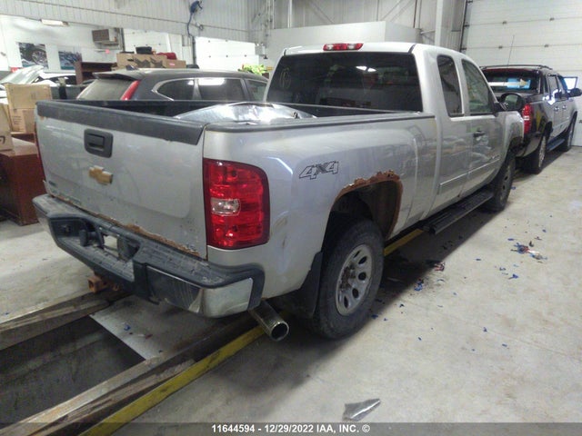 Chevrolet SILVERADO 1500 2010 1GCSKREA6AZ172913 Image 4