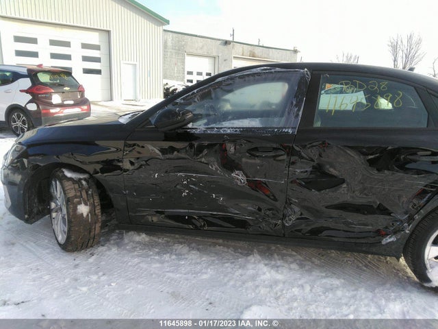 WAUGUCGY4NA018144 Audi A3 PREMIUM