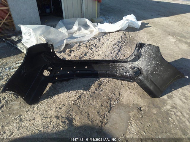 JA4AZ2A32KZ606813 Mitsubishi Es Rear Bumper Only