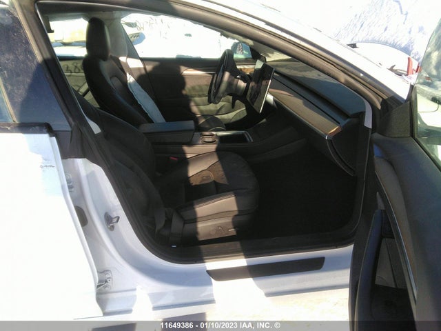 5YJ3E1EA9MF085093 Tesla MODEL 3